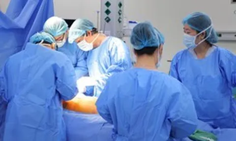 Bác sĩ nghẹn giọng kể chuyện ngày chủ nhật: "Người hiến tạng là chàng trai trẻ ở độ tuổi đôi mươi bị đuối nước, hết ngừng tuần hoàn thì chết não..."