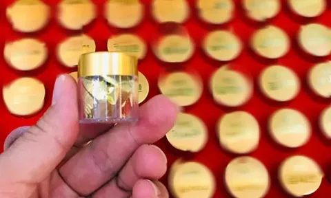 Cụ ông rơi đũa, yếu tay trái được gia đình cho uống An cung, một ngày sau nhập viện đã nhồi máu não