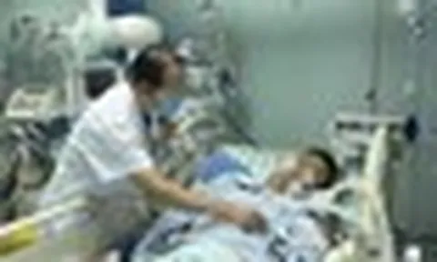 Người đàn ông mất 1/3 lá gan, buộc phải "thay mới" vì loại đồ uống phá gan chẳng kém gì bia rượu