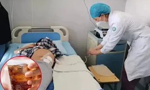 Bé trai 8 tuổi đã nhiễm độc niệu, buộc phải ghép thận chỉ vì mê 1 thức uống ai cũng "quen nhẵn mặt"
