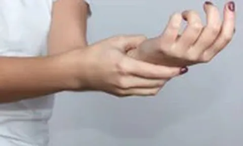 Tê tay khi ngủ dậy: Khi nào cần đi khám?