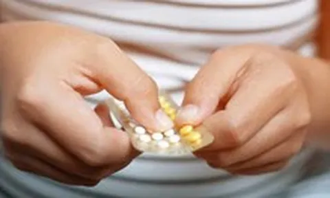 Vì sao thuốc tránh thai có thể làm tăng nguy cơ hình thành cục máu đông?