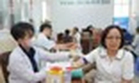 TPHCM 'đỏ mắt' tìm bác sĩ