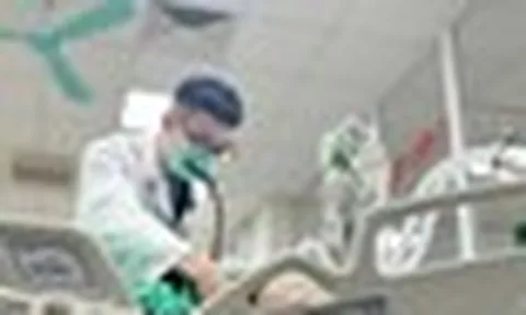 Có người nguy kịch, phải thở máy sau vài ngày mắc cúm A: Cảnh báo những dấu hiệu bệnh cần đi khám ngay