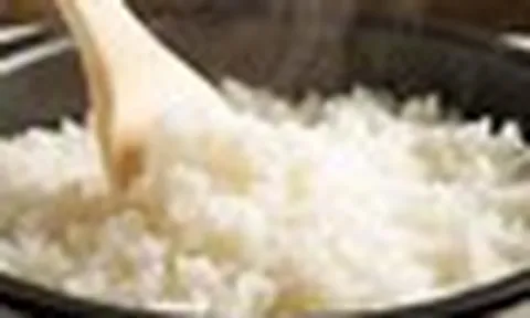 3 thói quen xấu khi ăn cơm cần bỏ ngay: Gặp ở nhiều người Việt