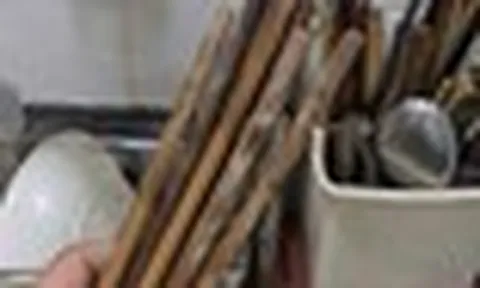 Buông bỏ là thượng sách: Vì sức khỏe cả nhà, tôi khuyên bạn VỨT NGAY 8 món đồ này