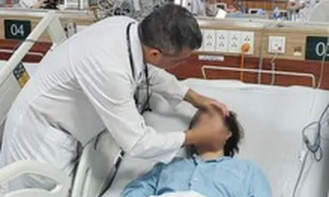 Vụ rò rỉ khí clo ở Hà Nội: 7 người vào Bạch Mai, có ca phải chạy ECMO