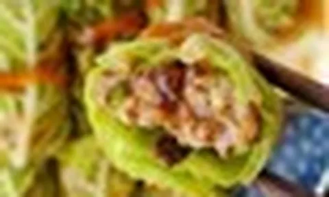 Việt Nam có loại "rau trăm lớp" đang vào mùa: Cực ít thuốc trừ sâu, mỡ thừa và ung thư đều "SỢ"