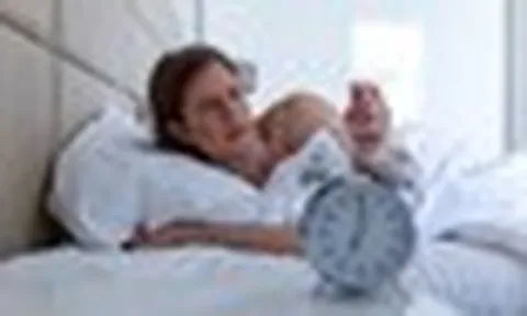 Vừa ngủ dậy, đừng vội làm 5 việc này: Bác sĩ Mỹ lý giải nguy cơ với tim