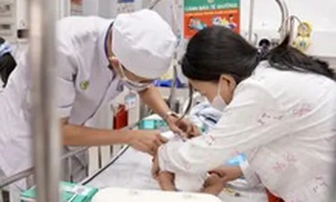 Trẻ mắc bệnh đường hô hấp nhập viện tăng, có trẻ gặp biến chứng viêm phổi
