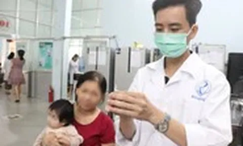 Đang chờ tiêm nhắc vắc xin phòng não mô cầu nhóm A, C, W, Y, đi tiêm nhóm B được không?