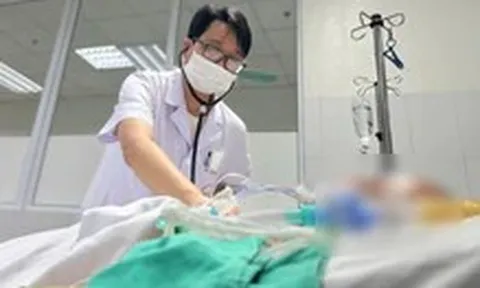 Bệnh nhân nhập viện suy đa tạng sau khi tự 'truyền trắng, thải độc' tại nhà