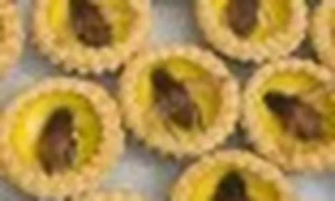 Món bánh tart trứng phủ cà cuống khiến dân mạng sợ hãi