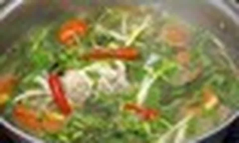 Chợ Việt sẵn 5 loại rau là "vua thải độc gan", càng ăn càng đốt mỡ, chống già