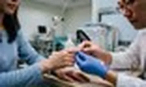 3 dấu hiệu trên móng tay cảnh báo suy thận
