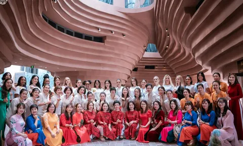 Hoa hậu Du lịch Thế giới 2022 khám phá nét đẹp Bát Tràng