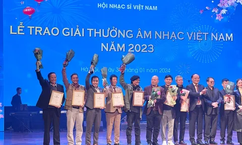 Bài thơ “Cõng Chữ Về Bản” của Nhà thơ Nguyễn Đăng Độ đã đi vào ca khúc xuất sắc đạt giải thưởng âm nhạc 2023