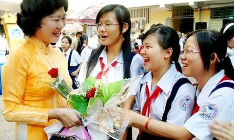 5 bài thơ ngắn mà sâu nặng tình thầy trò