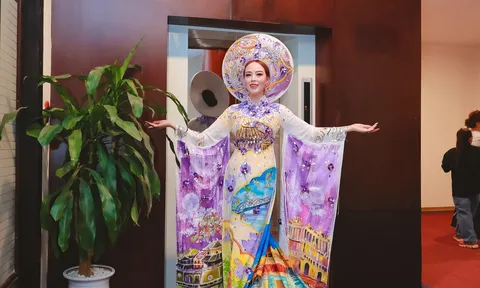 Trình diễn áo dài: Người mẫu Thanh Loan tự hào trong trang phục truyền thống