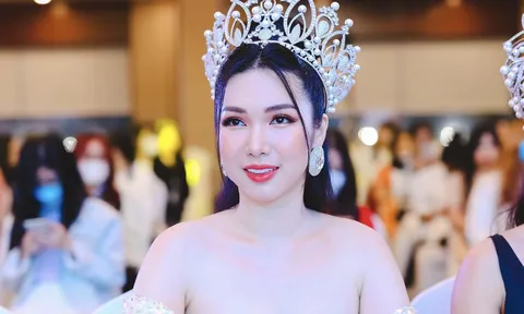 Hoa hậu Khương Phương Anh đầy quyền lực trên thảm đỏ bán kết Hoa hậu Doanh nhân Việt Nam 2023