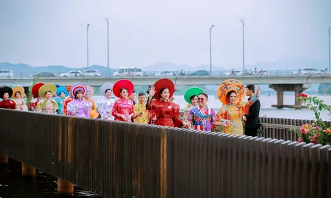 BST “Hoàng Gia Cát Phụng” đậm chất thuần Việt của NTK Tony Phạm