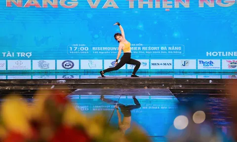 Các thí sinh Hoa hậu Doanh nhân Du lịch Việt Nam tranh tài trong đêm thi tài năng