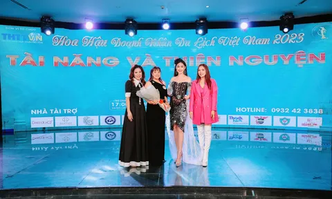 Doanh nhân Nguyễn Tuyết Vân đấu giá thành công 3 vật phẩm gây quỹ thiện nguyện tại Hoa hậu Doanh nhân Du lịch Việt Nam 2023