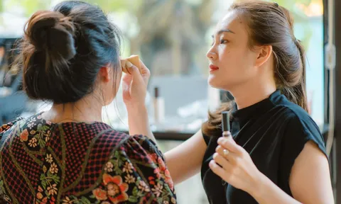 Makeup Artist Bom Hồ đồng hành cùng các thí sinh Hoa hậu Doanh nhân Đất Việt 2023